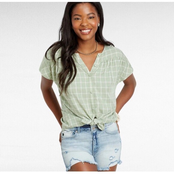 Maurices Green Plaid Woven Relaxed Fit Short Sleeve Button Down Size Medium Boxy - Picture 1 of 6